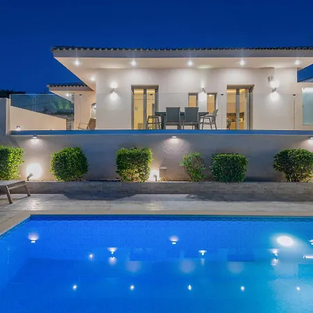 Villa Vatia 1 *